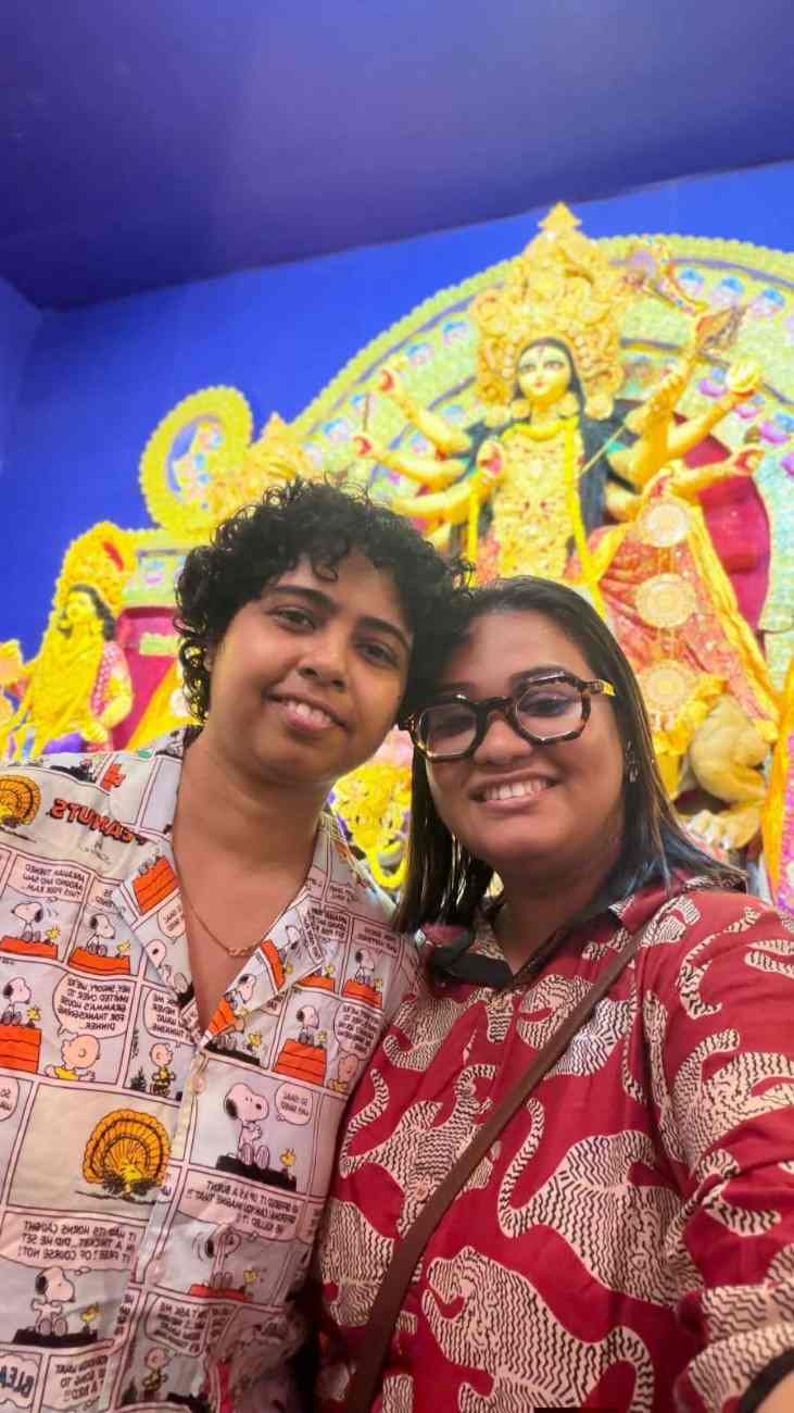 যদিও প্রেমের বীজ বপন হয়েছে অনেক আগেই। পুজোর মুখে ‘বিগ বস’-এর দুর্গ থেকে ঘরে ফিরেছিলেন বিশেষ বন্ধু পৌলমী গুহর হাত ধরেই। 