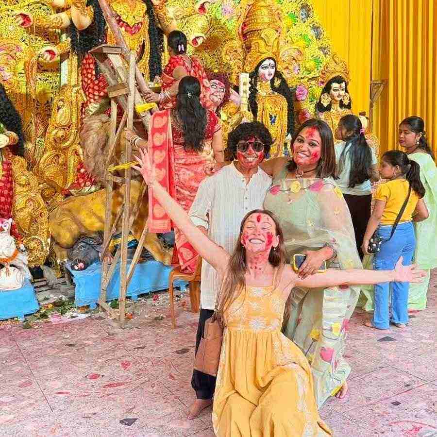 ছিলেন আলেকজ়ান্দ্রা এবং তাপস-কন্যা সোহিনী পালও। এক সময়ে খেলার ময়দানের প্রতিপক্ষ হলেও বর্তমানে চুটিয়ে মজা করেছেন তাঁরা। 