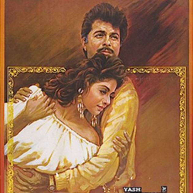 ‘লমহে’ (১৯৯১): যশ চোপড়া পরিচালিত ‘লমহে’ ছিল সময়ের তুলনায় অনেকটাই ব্যতিক্রমী এক প্রেমের গল্প। অনিল কপূর ও শ্রীদেবী অভিনীত ছবিতে বয়স, প্রেম ও সম্পর্কের জটিলতা তুলে ধরা হয়েছিল। বিষয়বস্তুর কারণে মুক্তির সময়ে ছবিটি প্রত্যাশিত সাফল্য পায়নি। তবে পরবর্তী সময়ে ছবিটির সাহসী কাহিনি, শ্রীদেবীর দ্বৈত চরিত্রে অভিনয় এবং গান প্রশংসিত হয়েছে। ছবিটিকে এখন হিন্দি সিনেমার অন্যতম সাহসী রোম্যান্টিক ছবি হিসেবে মনে করা হয়।