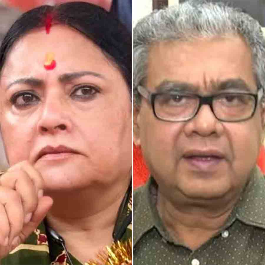 (বাঁ দিকে) অগ্নিমিত্রা পাল এবং শারদ্বত মুখোপাধ্যায় (ডান দিকে)। 