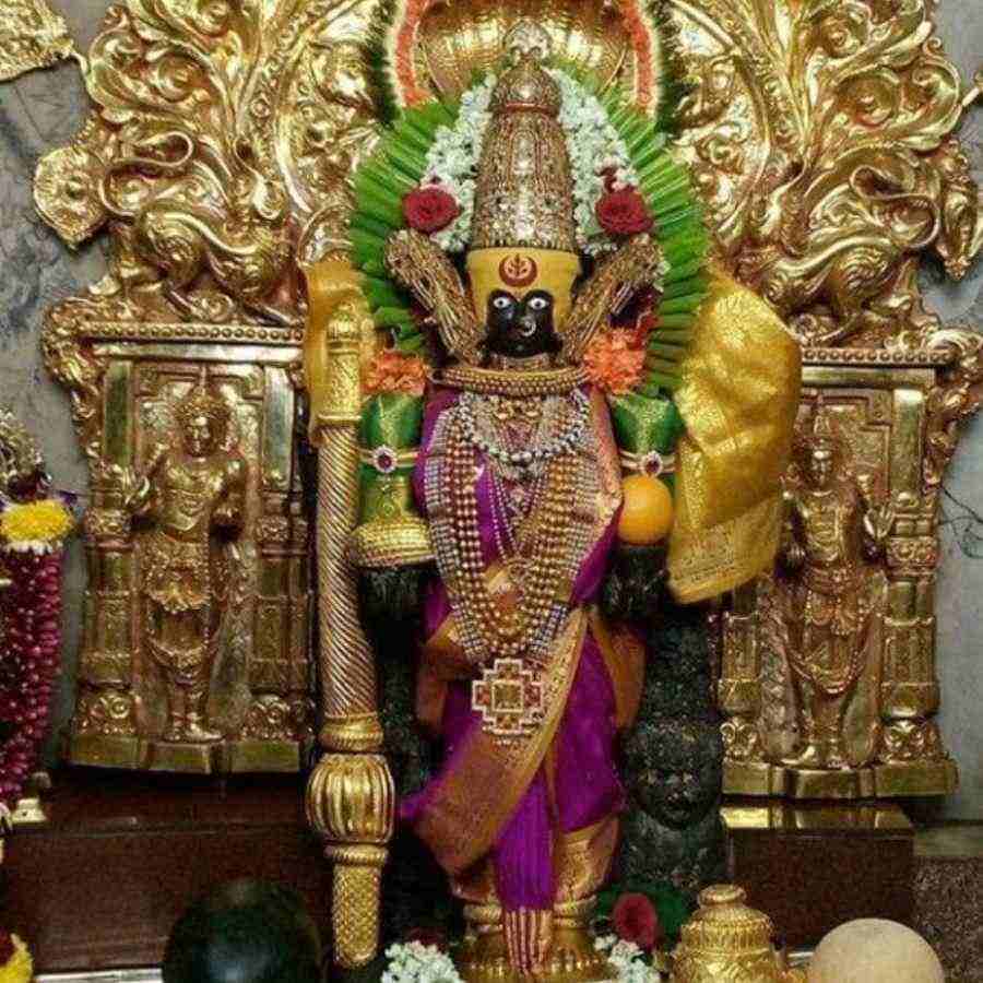 কোলাসুরের তপস্যা ও ব্রহ্মার বরদান: পৌরাণিক কাহিনি অনুসারে, ব্রহ্মার তিন অসুরপুত্র ছিলেন গয়াসুর, লবণাসুর ও কোলাসুর। তাঁদের মধ্যে গয়াসুর ও লবণাসুর ছিলেন অত্যন্ত অত্যাচারী। শ্রীবিষ্ণু গয়াক্ষেত্রে গয়াসুরকে এবং লবণালয়ে লবণাসুরকে দমন করেন। দুই ভাইয়ের পরিণতিতে শোকাহত কোলাসুর প্রতিহিংসার আগুনে দগ্ধ হয়ে শতবর্ষ ধরে কঠোর তপস্যায় নিমগ্ন হন। কোলাসুরের তপস্যায় সন্তুষ্ট হয়ে ব্রহ্মা তাঁকে তিনটি বর দেন—অখণ্ড রাজ্য, বজ্রকঠিন দেহ এবং পুরুষের হাতে অবধ্যতা। বরলাভের পর কোলাসুর দক্ষিণ দেশের অধিবাসী রাক্ষসদের পরাজিত করে তাদের রাজ্য অধিকার করেন। সেই রাজ্যের নাম হয় রাক্ষসপুর।