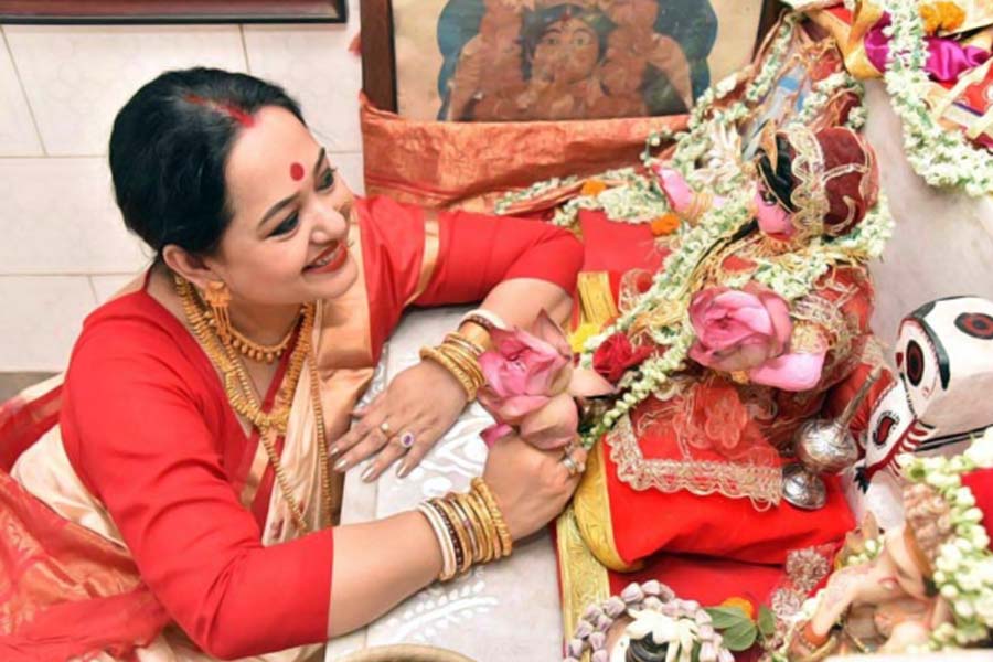 অপরাজিতা আঢ্যের বাড়ির দেবী লক্ষ্মী। 
