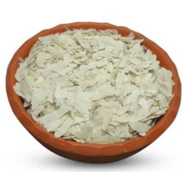 চিঁড়ে— কোজাগরী লক্ষ্মীপুজোর অন্যতম আবশ্যক উপাদান হল চিঁড়ে। দেবীকে চিঁড়ে নিবেদনের রীতি রয়েছে। চিঁড়ে বা চিপিটক হল কোজাগরীর মূল প্রসাদ। 
