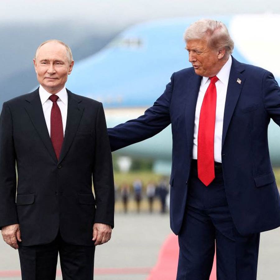 Donald Trump sends special envoy to warn Volodymyr Zelenskyy and tilting over Vladimir Putin amid mid term elections in US 