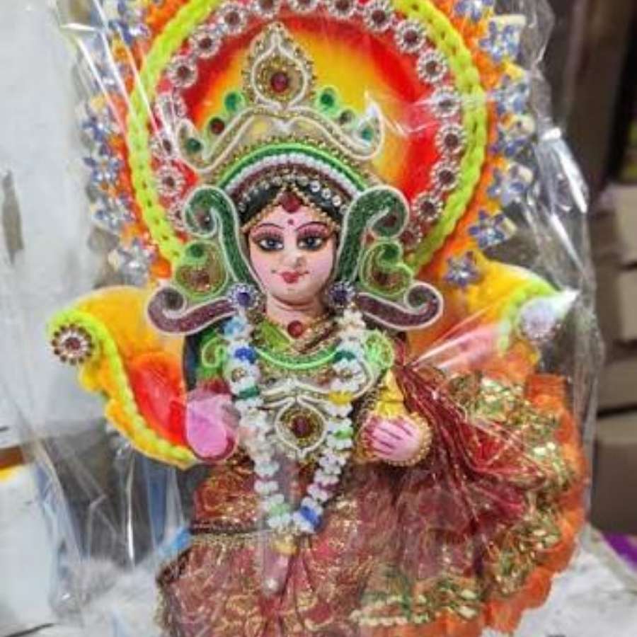 বাস্তুশাস্ত্র মতে, ঈশান কোণ বা উত্তর-পূর্ব কোণ অত্যন্ত পবিত্র। সেই দিকে রাখতে হবে দেবী লক্ষ্মীর মূর্তি। 