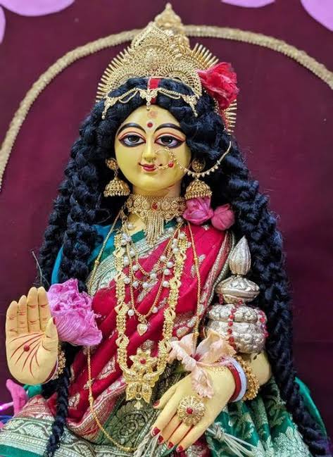 উৎসবের রেশ কাটতে না কাটতেই শুরু হয় আগামী বছরের পুজোর দিন গোনা।