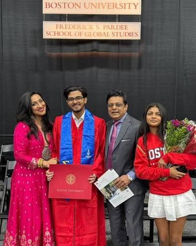 কাজের ব্যস্ততা কিছুটা কমিয়েছেন অভিনেত্রী। বেশির ভাগ সময় স্বামী সঞ্জয় চক্রবর্তী ও সন্তানদের সঙ্গে মুম্বই কিংবা সিঙ্গাপুরে থাকেন তিনি। তবে উৎসবের টানে কলকাতায় ফিরতে ভোলেন না।