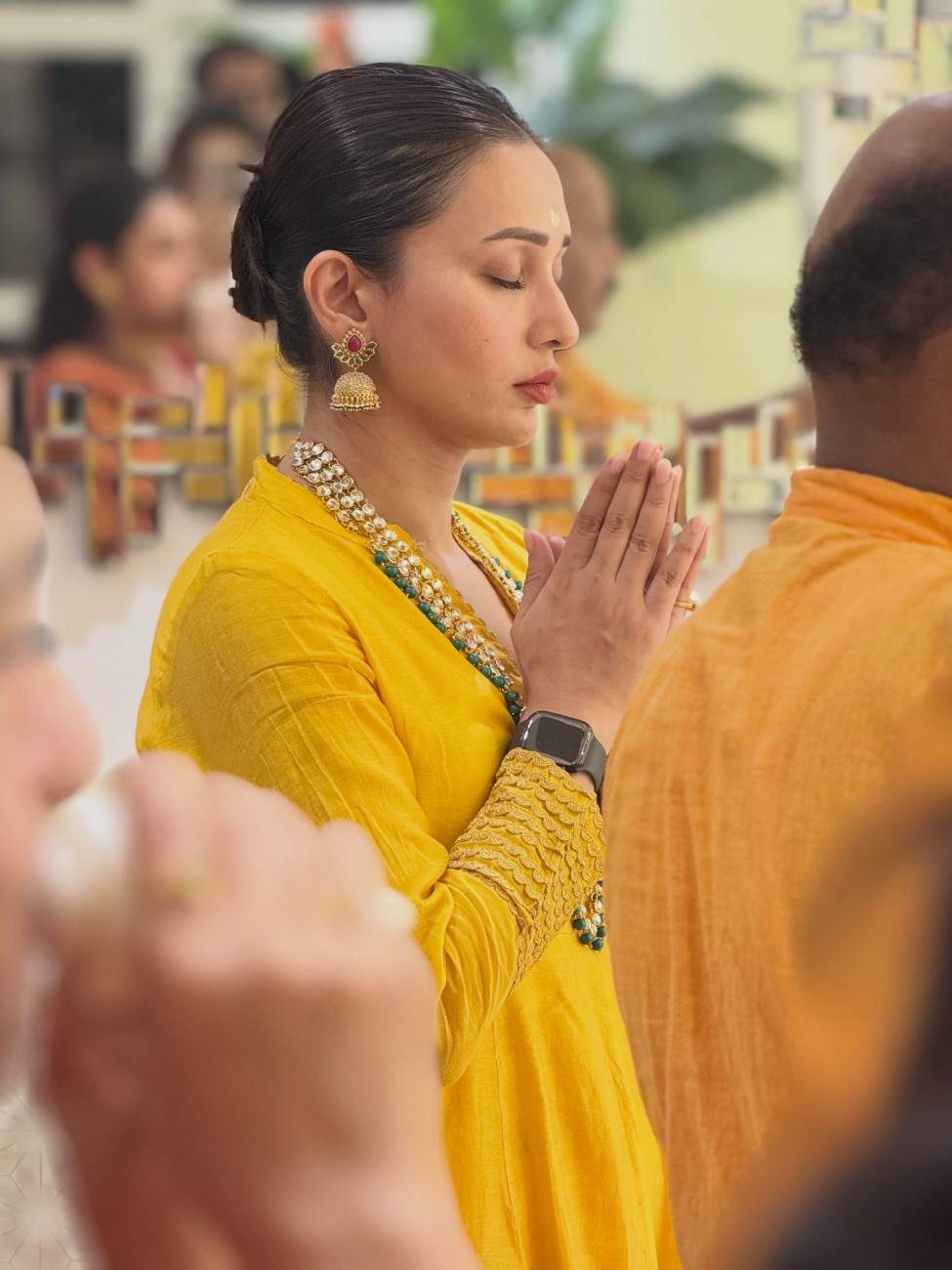 মিমির বিয়ে নিয়েও অনুরাগীদের কৌতূহল রয়েছে। তবে লক্ষ্মীপুজোর এই পোস্টে ব্যক্তিগত জীবন নিয়ে কোনও ঘোষণা করেননি অভিনেত্রী।