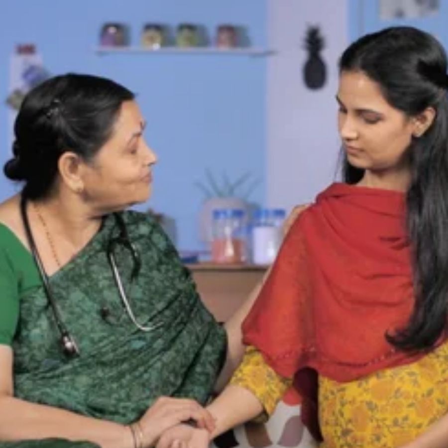 কিন্তু অস্বস্তি যদি খুব বেশি হয় এবং অস্বাভাবিকভাবে বেশি রক্তপাত হয়, সঙ্গে মাথা ঘোরা, বমি ভাব এবং শ্বাসকষ্টের উপসর্গ দেখা যায়, তা হলে দ্রুত চিকিৎসকের পরামর্শ নিন। (এই প্রতিবেদনটি ‘আনন্দ উৎসব’ ফিচারের একটি অংশ।)