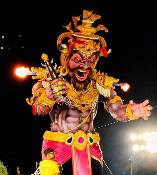 গোয়া:সমুদ্রসৈকত, আলোর সাজ এবং নরক চতুর্দশীর উদ্‌যাপন—সব মিলিয়ে দীপাবলির সময়ে গোয়া হয়ে ওঠে আকর্ষণীয় ভ্রমণস্থল।