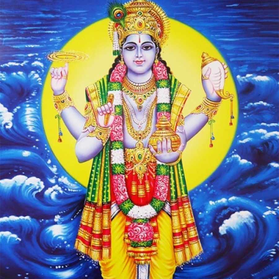 দেবতা এবং অসুরদের বহু চেষ্টার পর তিনিই একমাত্র ছিলেন, যিনি সমুদ্র থেকে উঠে এসেছিলেন অমৃতের কলস নিয়ে। সেই থেকেই এই দিনের নাম হয় ‘ধনতেরস’। 