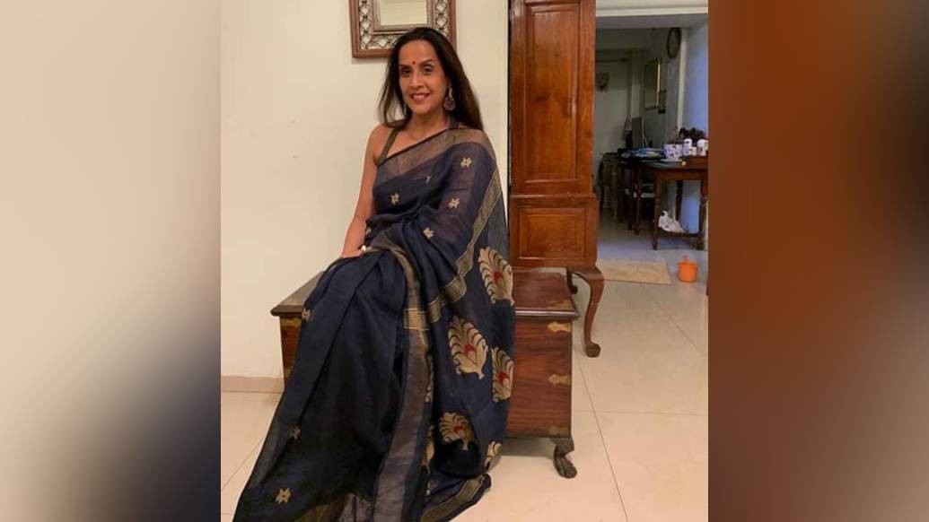 একই অভিজ্ঞতা অদিতিরও। অনেক সময়েই নাকি ক্রেতাকে হ্য়ান্ডলুম শাড়ির বিশেষত্ব বোঝাতে গিয়ে বেশ ঝক্কি পোহাতে হয়। কিন্তু ক্রেতা-ই বা বুঝবেন কী করে- কোনটা হ্যান্ডলুম আর কোনটা পাওয়ারলুমের শাড়ি?(ছবি সৌজন্য: অদিতি সরকার)