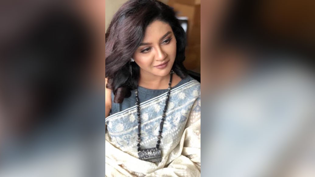 কিছু শাড়ি আজন্ম কুলীন। তাদেরই একজন জামদানি। পরিচয়ের সঙ্গে ‘বঙ্গনারীর অঙ্গশোভা’ আখ্য়ান লুকিয়ে থাকতেই পারে, নামের সঙ্গে কিন্তু জড়িয়ে আছে সুদূর পারস্য।(ছবি সৌজন্য:ফেসবুক)