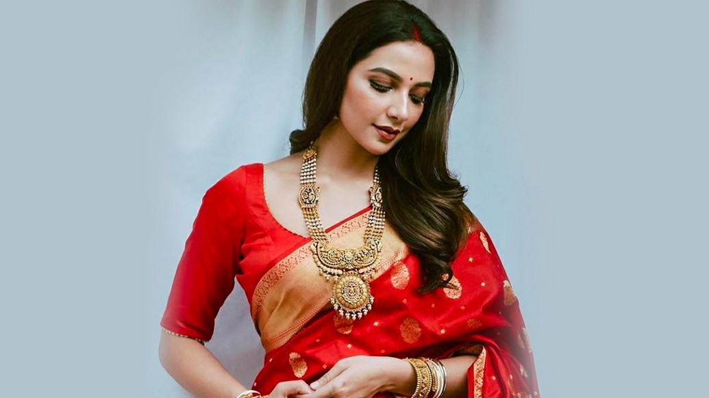 টলিপাড়ার ব্যস্ততম নায়িকা থেকে এখন পরিচালক রাজ চক্রবর্তীর ঘরণী, ইউভানের মা- প্রতিটি ভূমিকাই সাফল্যের সঙ্গে পালন করছেন শুভশ্রী। রূপের ছটায়, অভিনয়ের গুণে, সদ্য মা হওয়া জেল্লায় সাক্ষাৎ মা লক্ষ্মী যেন!