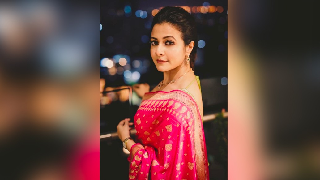 রঞ্জিত মল্লিকের মেয়ে হিসেবেই তাঁর মুখ চিনেছিল টলি-পাড়া। কিন্তু কালেদিনে সেই মেয়েই হয়ে উঠলেন দাপুটে অভিনেত্রী। কোয়েল মল্লিককে এখন তাঁর নিজগুণেই চেনেন দর্শক। আর চেনেন তাঁর দুষ্টু-মিষ্টি চেহারায়, বাস্তবের লক্ষ্মীমন্ত সংসারীর ভূমিকায়।