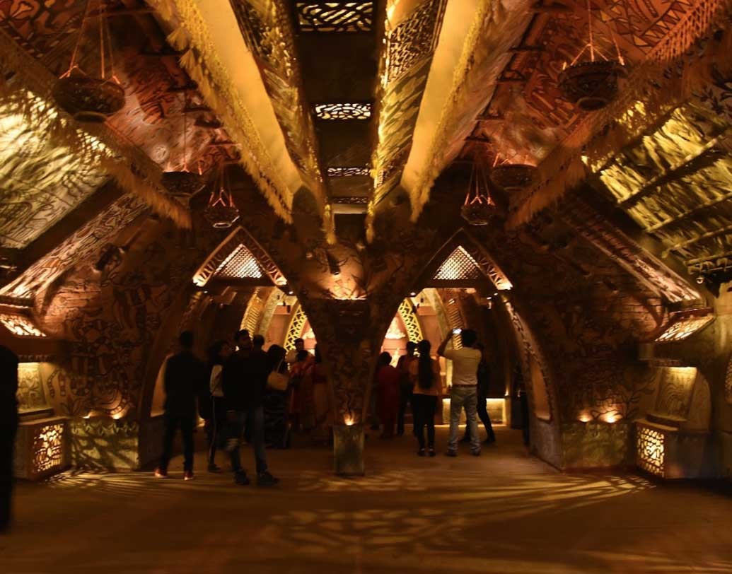 তাদের প্রতিমার রূপে প্রাণ পেয়েছে বাংলার স্নিগ্ধ মায়ের রূপ।