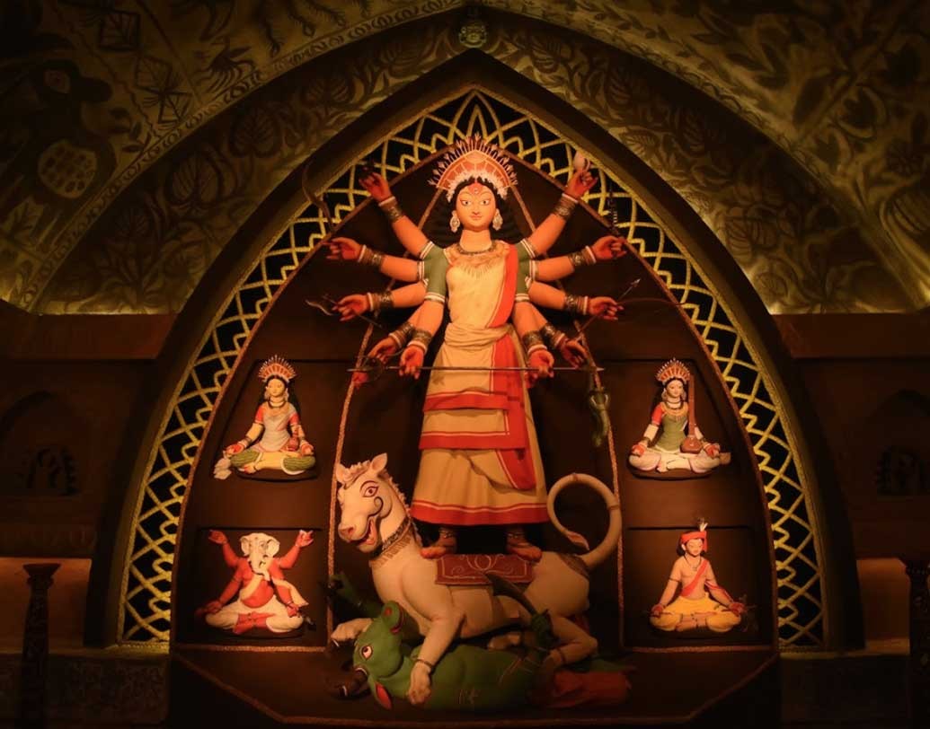 অজয় সংহতির পুজোতে ভিড় জমছে দর্শনার্থীদের।