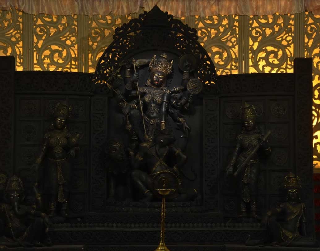 যোধপুর পার্কে প্রতিমার কৃষ্ণবর্ণ রূপ।