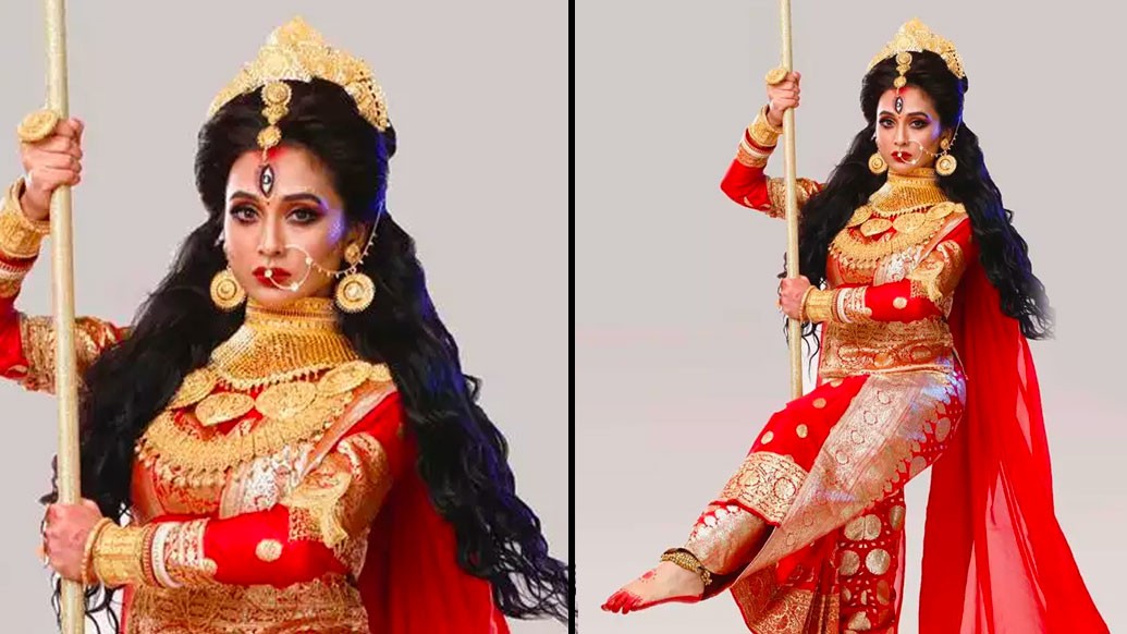 পাশাপাশি, স্টার জলসায় মিমির লুক একেবারে সাবেকি। গায়ে ভারী গয়না, বেনারসি শাড়ি, প্রথম বার দুর্গা সেজে মিমি রীতিমতো উচ্ছ্বসিত। ভারী গয়না আর সাবেক শাড়িতে কী ভাবে নিজের সেরাটা দেবেন তা নিয়ে বেশ চিন্তায় ছিলেন অভিনেত্রী-সাংসদ। তবে ভালমতোই উতরে গিয়েছে সব। এখন শুধু দর্শকদের ভালবাসার অপেক্ষা।