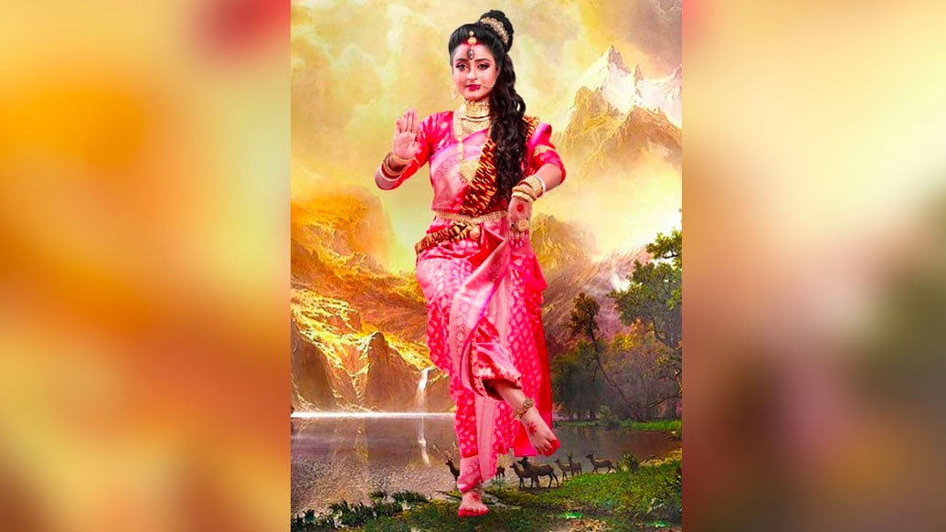 এখানেই শেষ নয়, জি-বাংলার মহালয়াতে ‘আলো ছায়া’ ধারাবাহিকের আলোকেও আপনি দেখতে পারবেন দেবীর এক বিশেষ রূপে। আলো অর্থাৎ দেবাদৃতা হয়েছেন দেবী যোগমায়া। তাঁর সাজ এক্কেবারে সাবেক।