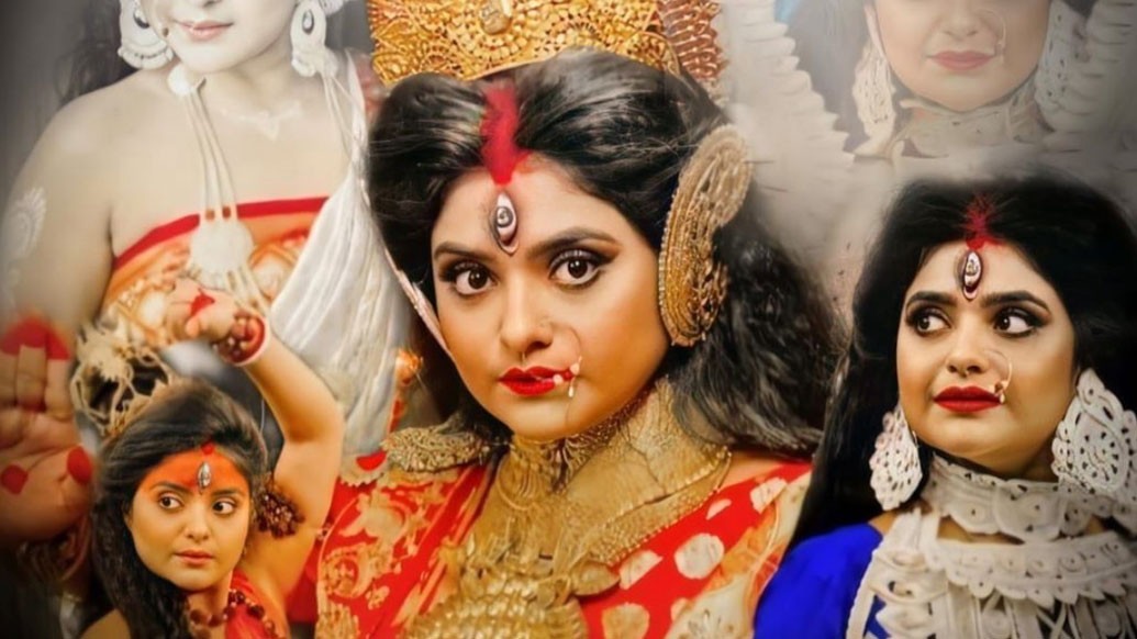 ভোর ৪টে থেকে ৫টা, এক ঘণ্টার নৃত্যনাট্য ‘মহিষাসুরমর্দিনী’। এখানে মা দুর্গা শ্রীতমা ভট্টাচার্য। স্তোত্রপাঠে শ্রীজন চট্টোপাধ্যায়। গানে ইমন, গৌরব, তৃষা, অরিত্র প্রমুখ। সঙ্গীত পরিচালনায় শোভন গঙ্গোপাধ্যায়।