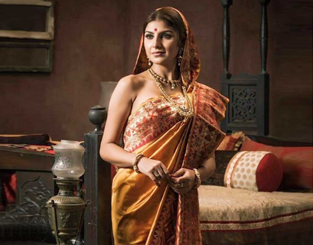 রেচেল জানালেন, ‘‘অখুশি দুই কাপল যখন পার্টনার বদলাবদলি করে, তখন কী তাদের জীবন মজায় ভরে যায়, না কি কেলেঙ্কারি বাড়ে, সেটাই দেখা যাবে এই সিরিজে।’’