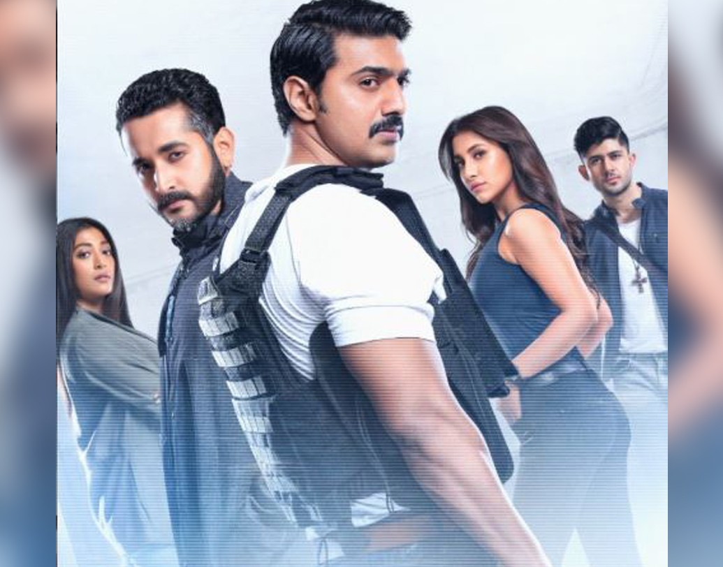 মুক্তির আগেই বাজারে বেশ বিতর্ক তৈরী করেছে সৃজিত মুখোপাধ্যায় পরিচালিত ছবি ‘গুমনামী’।নেতাজির অন্তর্ধান রহস্যকে কেন্দ্র করেই গড়ে ওঠা ওই ছবি ইতিমধ্যেই দর্শকমহলে বেশ সাড়া জাগিয়েছে। নেতাজির ভূমিকায় দেখা যাবে প্রসেনজিৎ চট্টোপাধ্যায়কে।