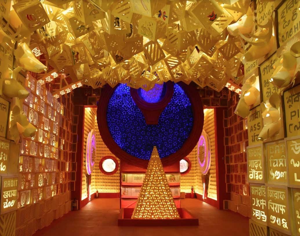 দমদম পার্ক ভারতচক্র বরাবরই উত্তর শহরতলির সেরা পুজোগুলির অন্যতম। এ বছরও এখানকার প্রতিমার স্নিগ্ধ রূপ প্রশংসিত হয়েছে দর্শনার্থীদের কাছে।