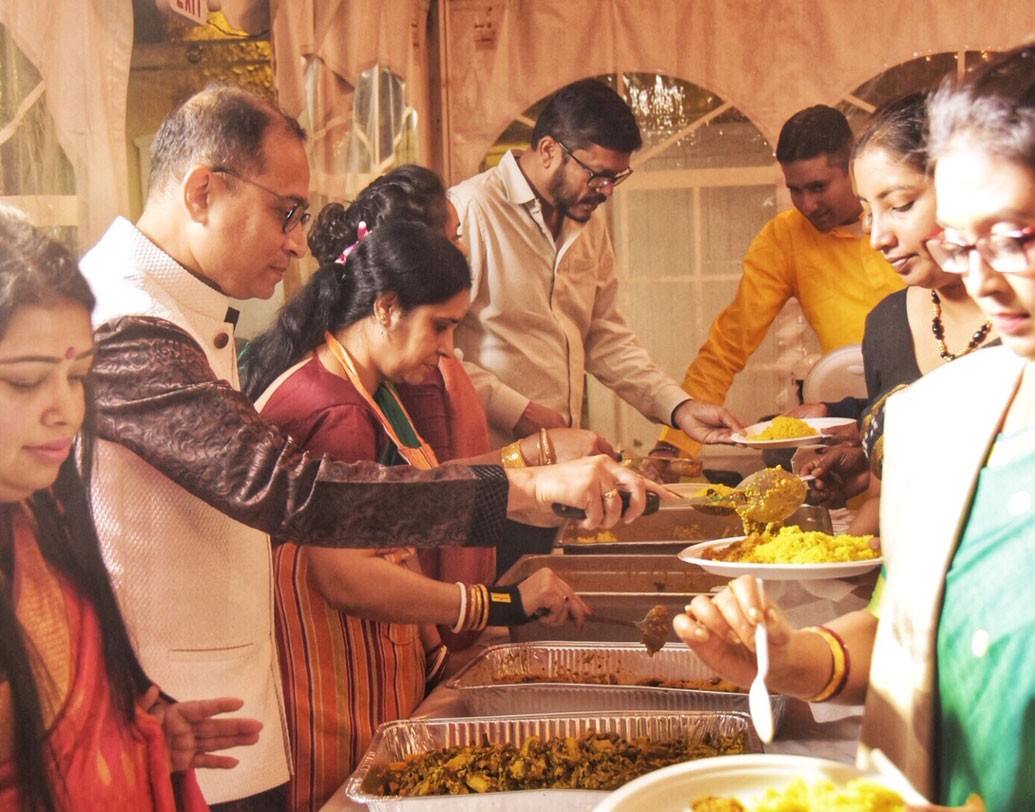 নিউ ইয়র্ক কালী মন্দিরের দুর্গা পুজো এ বার পনেরো বছরে পা দিল । প্রবাসে হলেও সব রকম নিয়ম মেনেই এখানে দুর্গোৎসব পালিত হয় ।