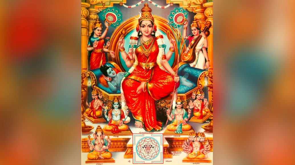 সারা বিশ্বের জননী তিনি। তাই দশমহাবিদ্যার চতুর্থ দেবীর আর এক নাম
ভুবনেশ্বরী। স্বর্ণাভ এই দেবী পীতাম্বরী। কখনও বা পরনে থাকে রক্তাভ
বস্ত্রও।