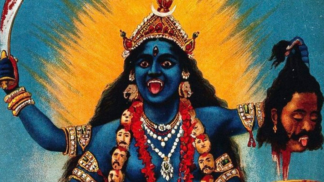 ইতিমধ্যে নারদের কাছ থেকে খবর পেয়ে সতী বিনা আমন্ত্রণেই পিতৃগৃহে যেতে
চাইলেন। কিন্তু শিব তাঁকে নিষেধ করলেন। ক্রুদ্ধ সতী স্বামীর অনুমতি
পাওয়ার জন্য তৃতীয় নয়ন থেকে আগুন বের করতে করতে কালী বা শ্যামায়
রূপান্তরিত হলেন।