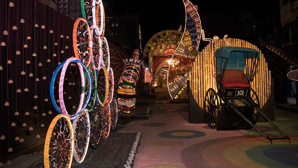 পাল্টে যাওয়া সময়ের ছবি দমদম পার্ক তরুণ সংঘের পুজোয়।