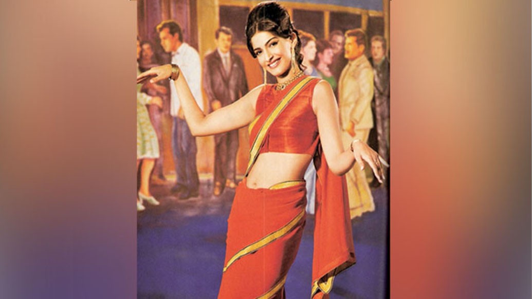 শাড়িতে রেট্রো- বলিউড নায়িকা মুমতাজের ছবির গানগুলো মনে পড়ে? নিখুঁত ভাঁজে সত্তরের দশক ফিরিয়ে আনবেন নাকি নতুন সিল্কে? জমে যাবে কিন্তু!