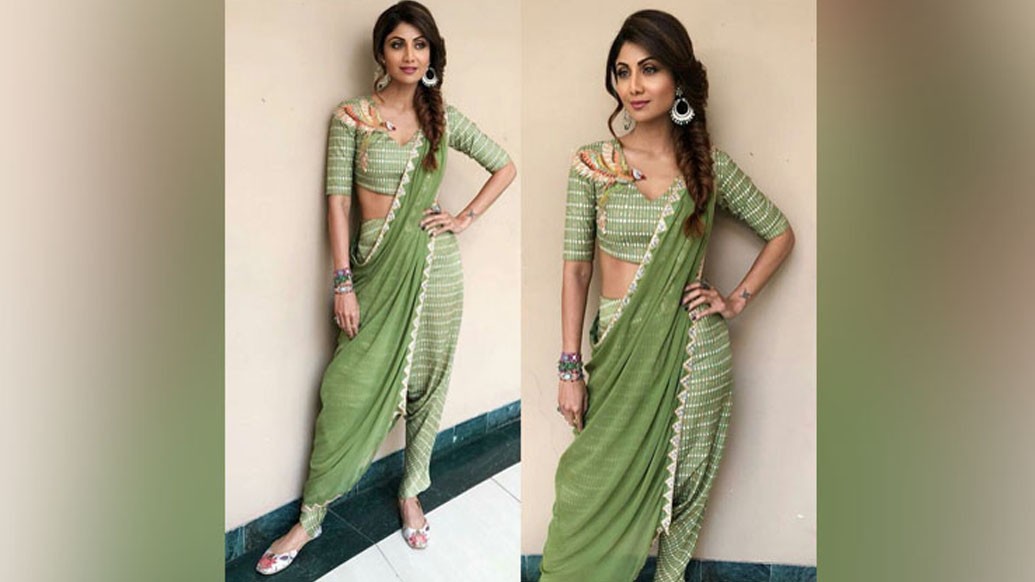 ধুতি স্টাইলে- শাড়ি পরুন ধুতির মতো করে। সঙ্গে পেটিকোটের বদলে লেগিংস। সেই সঙ্গে নাচের প্ল্যানও থাকলে আপনিই হবেন নজরকাড়া।