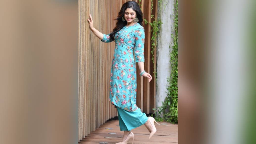 সোজা কথা সোজা ভাবে বলতে পছন্দ করেন। রাতে বয়ফ্রেন্ড নয়,ঘুম আসে না বই ছাড়া।  সমাজে মেয়েদের অবস্থান নিয়ে জানতে চাইলে তিনি বলেন, “আমাদের সমাজ ব্যবস্থায় কোনও মহিলা নিজের ক্ষমতায় কিছু করলে সেটা হজম করতে সমস্যা তো হবেই। লোকে ভাবে, আমি কী করে টাকা পাচ্ছি? শুরু থেকে বলি। ‘ওগো বধূ সুন্দরী’র পর থেকেই আমি অনেক বিজ্ঞাপন করেছি।