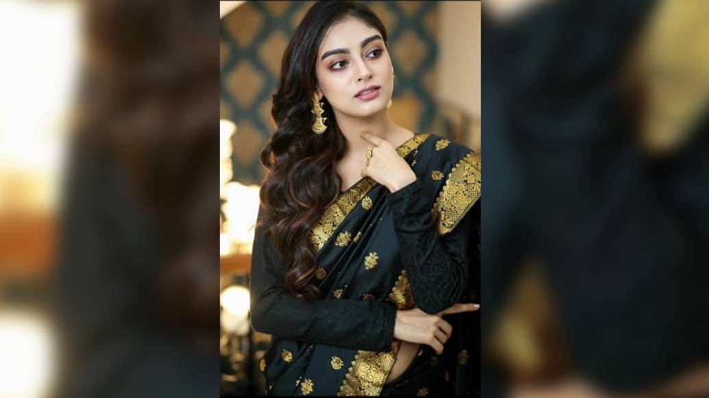 এ ছাড়াও, এই পুজোয় মুক্তি পেতে চলেছে তরুণ পরিচালক রোহন সেনের ছবি ‘এভাবেই গল্প হোক’। তাতে কাজ করেছেন বিবৃতি। রয়েছেন জয় সেনগুপ্ত, শান্তিলাল মুখোপাধ্যায়, রূপাঞ্জনা মিত্রের মতো বলিষ্ঠ অভিনেতারাও।