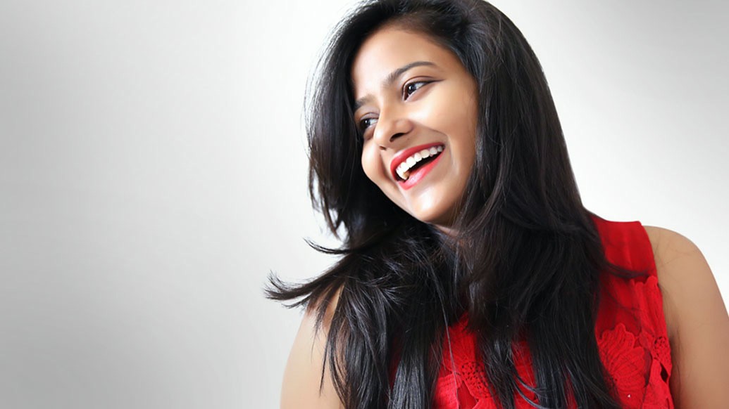 ঠিকঠাক ভাবে ফাউন্ডেশন লাগাতে পারলে ত্বকে আসবে মসৃণ স্বাভাবিক লুক। দিনের বেলা বেরলে সানস্ক্রিন ব্যবহার করতে ভুলবেন না যেন।