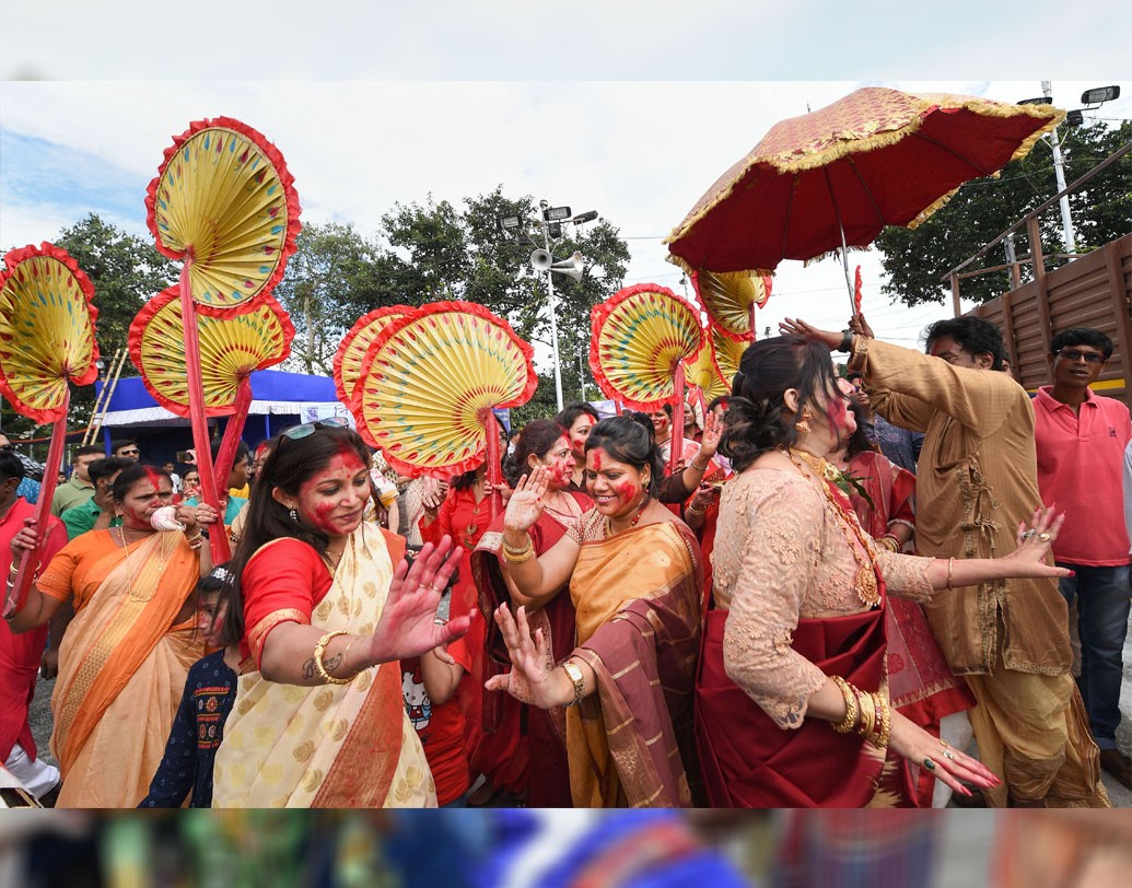 Durga Puja 2019: Watch out few glimpses of Durga idol immersion at Babu Ghat dgtl