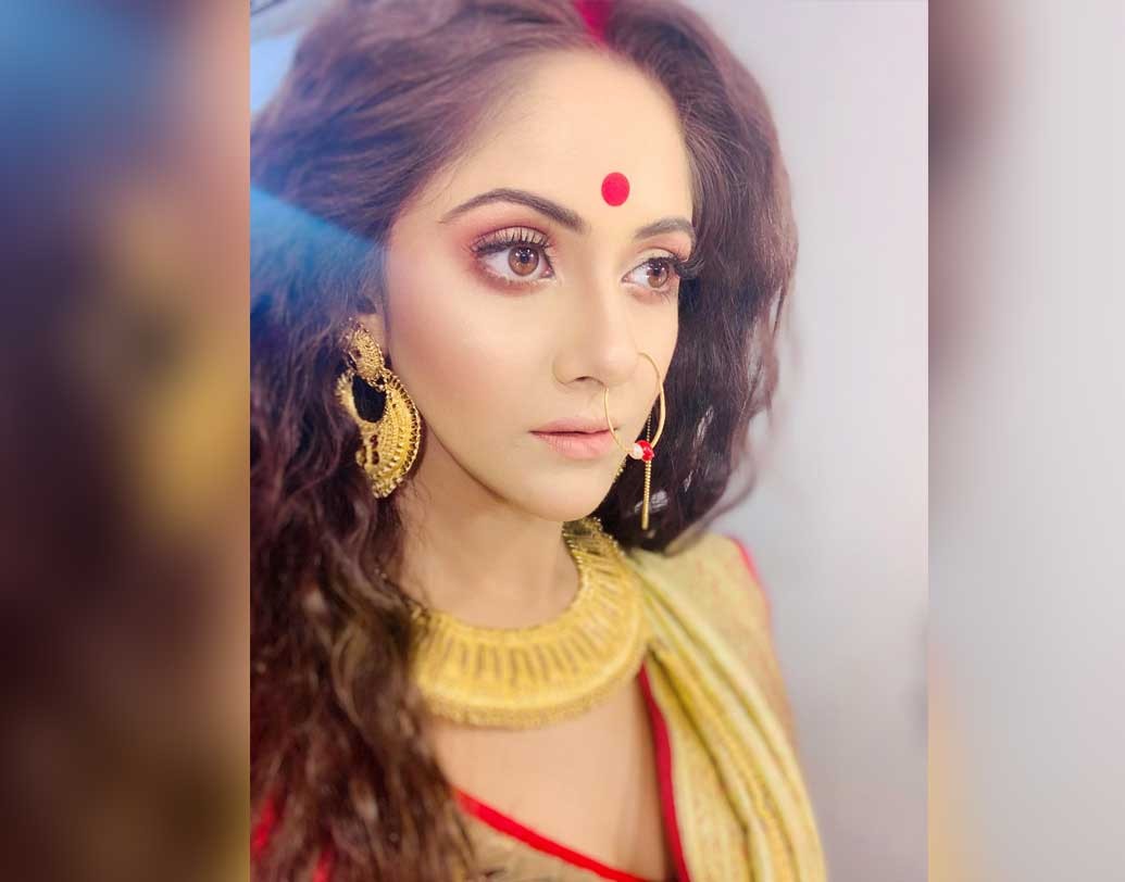 কেরিয়ারেও বেশ ভাল জায়গায় রয়েছেন তৃণা। ‘কলের বউ’-এর কাজ তো রয়েছেই, সঙ্গে ‘কামিনী’ নামের এক ওয়েব সিরিজেও কাজ করেছেন ইতিমধ্যেই। পাসওয়ার্ড ছবিতেও তৃণা অভিনয় করেছেন। সেই ছবিতেও তাঁর কাজ নিয়ে খুশি পরিচালক।