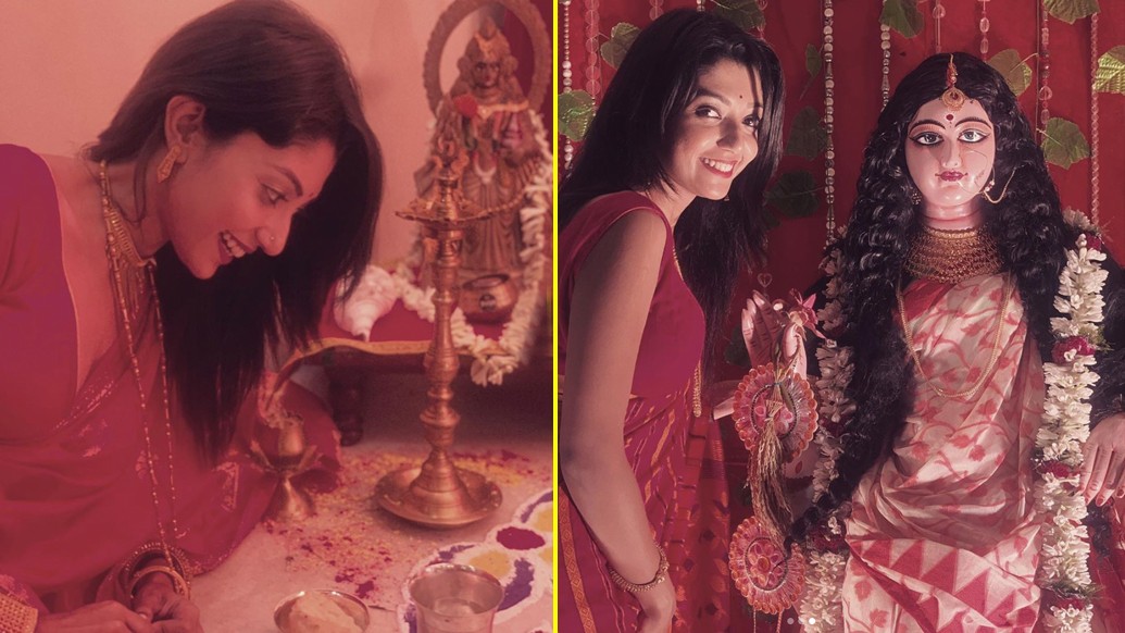 বাড়ির লক্ষ্মী প্রতিমার সঙ্গে নিজের ছবি সোশ্যাল মিডিয়ায় পোস্ট করেছেন দেবলীনা কুমার। পরনে লাল শাড়ি, গা ভরা সোনার গয়না। নিজেও ঘরের লক্ষ্মী যেন!