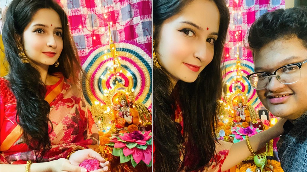 টলিকন্যে শ্রীমা ভট্টাচার্যও নিজের বাড়িতে লক্ষ্মীপুজো করেছেন। শাড়ি আর হাল্কা সাজে মা লক্ষ্মীকে বরণ করে মেতেছেন তাঁর আরাধনায়।