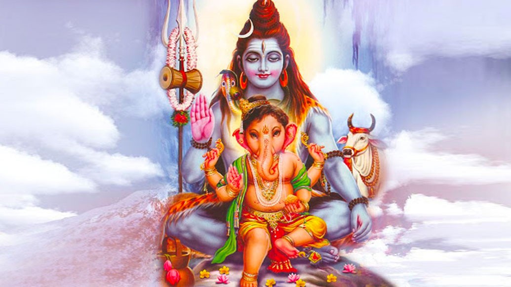 এ বার পার্বতী নির্দেশ দিলেন গণেশকে। যাতে তাঁর ঘরে কেউ প্রবেশ না করে। এ দিকে সেই সময় দরজায় উপস্থিত মহাদেব। কিন্তু পার্বতীর আদেশ মেনে গণেশ তাঁকে প্রবেশের অনুমতি দিলেন না। কুপিত মহাদেব নির্দেশ দিলেন সেই বালককে হত্যা করার। কিন্তু সবাই সেই বালকের শক্তির কাছে পরাস্ত হলেন।