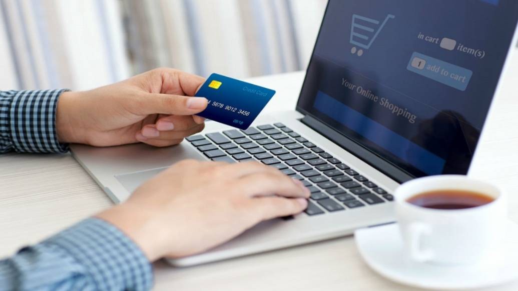 দাম মেটানোর পদ্ধতির উপরে অফার ছাড়াও আমাজন এবং ফ্লিপকার্ট আরও কিছু সুযোগসুবিধা দিচ্ছে গ্রাহকদের। যেমন পণ্য অদলবদল, নো-কস্ট ইএমআই এবং নির্বাচিত কিছু পণ্যের উপর বিশেষ ছাড়ের সুবিধা।