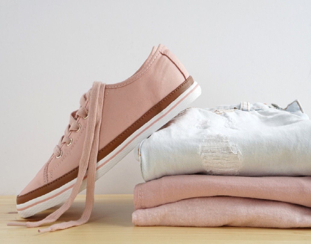 জুতো যেন বেশি আঁটোসাঁটো না হয়।বেছে নিন স্নিকার জাতীয় জুতো।