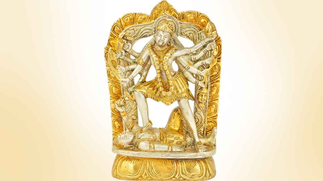 কালীর একটি অখ্যাত রূপ হল সিদ্ধকালী। গৃহস্থ বাড়িতে তাঁর পুজো হয় না। তবে কালীতন্ত্রে তাঁর দ্বিভূজা রূপের উল্লেখ রয়েছে। এই কালী সালঙ্কারা অর্থাৎ গয়না পরে থাকেন। ইনি তন্ত্রসাধকদের আরাধ্যা।