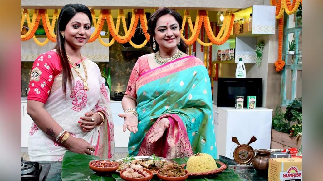 নামগুলো যেমন গালভারি, খেতেও জবরদস্ত। পঞ্চমীতে শিখেছেন বেগুনের চুনোপুঁটি আর তপসের তেলঝাল। ষষ্ঠী মানেই নিরামিষ। পাতে পড়ল কী? কুমড়ো ছানার ছক্কা আর ফুলকপির ডাব মালাই।