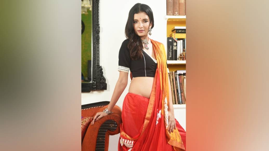 সুরেন্দ্রনাথ কলেজ থেকে স্নাতক। বিষয় ইতিহাস। আর্কিয়োলজিস্ট হতে চেয়েছিলেন তিনি। কিন্তু কলকাতা বিশ্ববিদ্যালয়ে পড়ার সুযোগ মেলেনি। ফলে স্নাতকোত্তরের প্রথম বছর শেষ হতেই মুম্বই পাড়ি দেন। লক্ষ্য অভিনয়। সে লক্ষ্যে তিনি সফল। তিনি, অর্থাত্ অভিনেত্রী অনুরাধা মুখোপাধ্যায়।