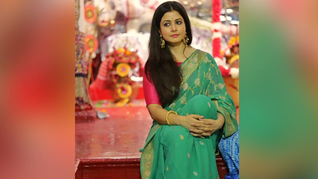 তবে বাকি সবটুকুই থাকছে প্রতি বছরের মতো। ভবানীপুরে পুজোর চার দিন এক ছাদের নীচে চার প্রজন্ম। চার দিন নিরামিষ। রকমারি মিষ্টি। দশমীর বিসর্জনের পরে পাঁঠার মাংসের ঘুঘনি দিয়ে আমিষ দাঁতে কাটা। বদলাবে না কিচ্ছুই।