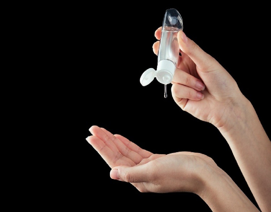 বাঙালি পুজোয়  ঠাকুর দেখতে বেড়বে, অথচ পেটপুজো করবে না, তাকি সম্ভব? ব্যাগে রেখে দিন হ্যান্ড স্যানিটাইজার। খাওয়ার আগে অবশ্যই হাত স্যানিটাইজ করুন নইলে পেটের সমস্যা আবধারিত।