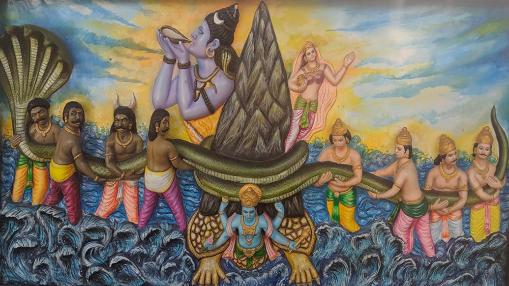 এ সব ছাড়াও সমুদ্র-মন্থনের ফলে উঠে আসেন লক্ষ্মী দেবী। ঠাঁই পান বিষ্ণুর বক্ষে। সমুদ্র থেকে দেবীর উদ্ভব বলে দেবীকে বলা হয় সমুদ্রোদ্ভবা।